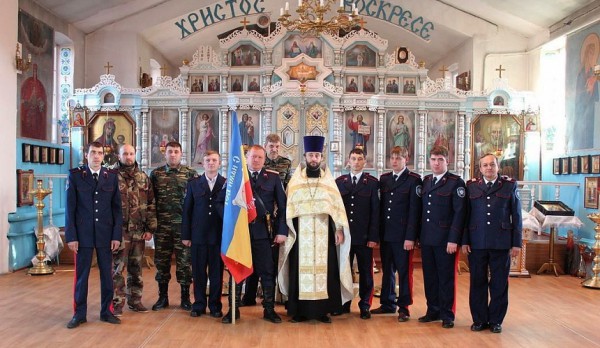 На верность Господу Богу, Отечеству и казачеству в храме Архангела Михаила п. Каменоломни казаки приняли присягу