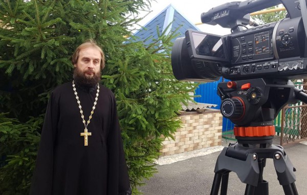 В преддверии Дня Памяти и скорби благочинный приходов Нижнедонского округа протоиерей Сергий Яценко дал интервью местной телекомпании и обратился к жителям Октябрьского района