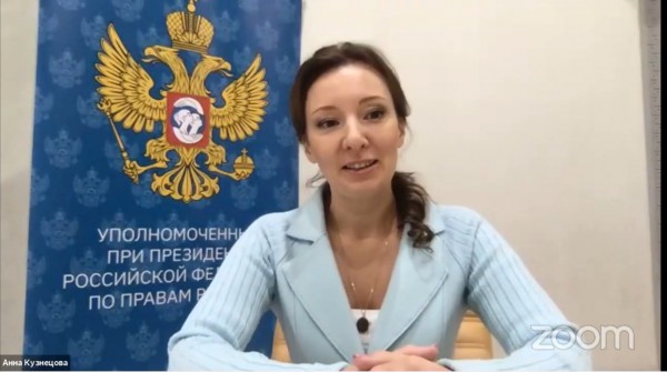 Молодёжный актив семейного клуба "Верность" принял участие в торжественном открытии форума и пленарной дискуссии "Молодая семья в современной России"