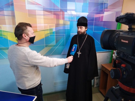 Благочинный приходов Нижнедонского округа поздравил жителей Октябрьского района с Крещением Господним