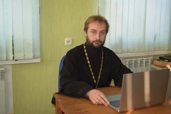 Благочинный приходов Нижнедонского округа принял участие в вебинаре: «Преподавание православной культуры и воспитание в школе в связи с обновлением ФГОС начального и основного общего образования»