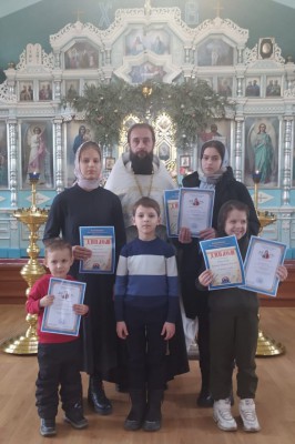 В храме Архангела Михаила п. Каменоломни наградили одаренных и талантливых детей