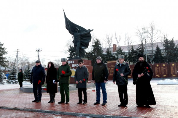 Благочинный приходов Нижнедонского округа и принял участие в митинге ко Дню освобождения Октябрьского района от немецко - фашистских захватчиков