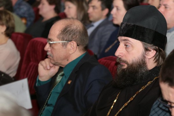 Благочинный приходов Нижнедонского округа принял участие в расширенном заседании Собрания депутатов Октябрьского района