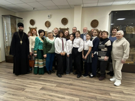 В п. Каменоломни открылась выставка резьбы по дереву «Резные истории Дона»