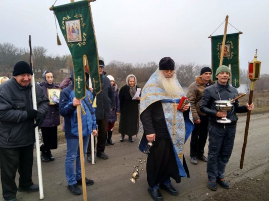 В пос. Персиановский торжественным Богослужением и Крестным ходом отметили день памяти небесного покровителя поселка великомученика Иакова Персянина
