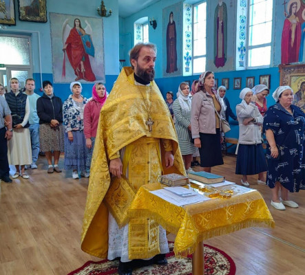 Верующие Нижнедонского благочиния, помолилась перед Августовской иконой Божией Матери о молитвенном заступничестве