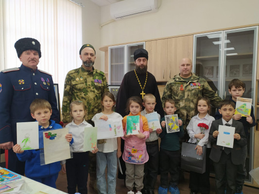В преддверии Дня защитников Отечества, в ДК п. Каменоломни наградили юных художников
