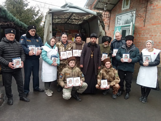 Очередной гуманитарный груз был передан военнослужащим СВО в преддверии дня воинской славы