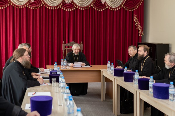 Благочинный приходов Нижнедонского округа принял участие в заседании Епархиального совета
