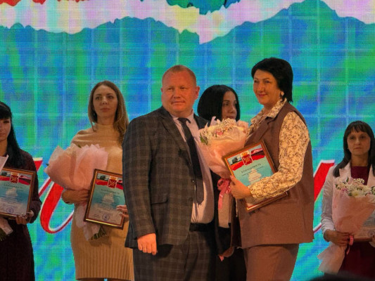 Торжественное мероприятие, посвященное Дню учителя, прошло в Октябрьском районе