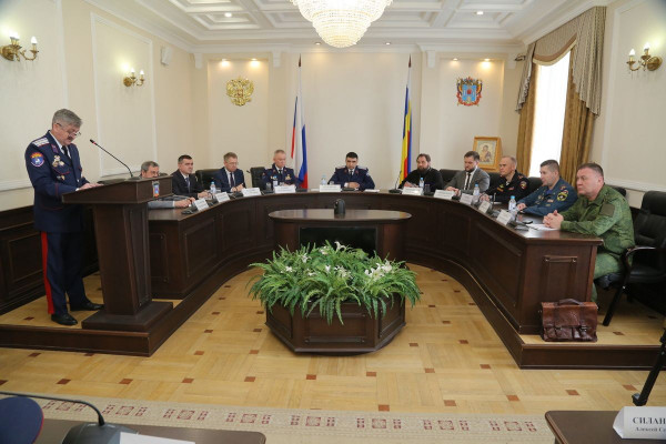 Благочинный приходов Нижнедонского округа протоиерей Сергий Яценко принял участие в Совете по делам казачества при правительстве Ростовской области