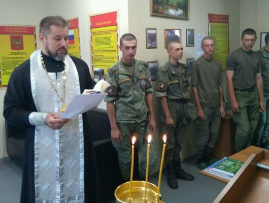 По просьбе командования духовник воинской части №22265 п. Персиановский совершил освящение жилого помещения для военнослужащих