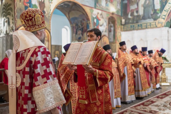 Благочинный приходов Нижнедонского округа принял участие в соборном богослужении в день тезоименитства епископа Шахтинского и Миллеровского Симон