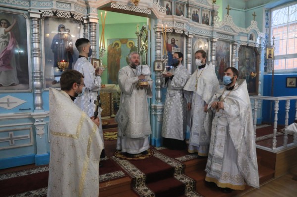 В престольный день Преосвященнейший епископ Симон совершил Божественную литургию в храме Архистратига Михаила пос. Каменоломни