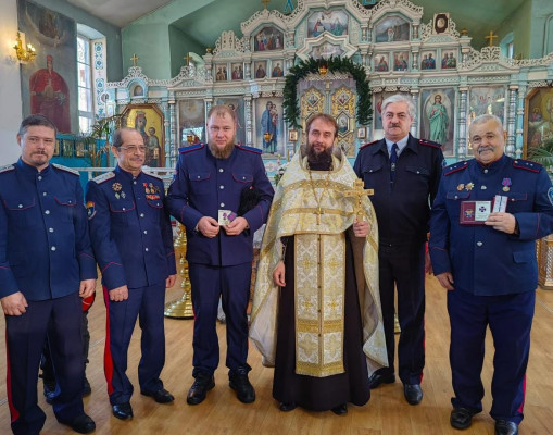 В храме Архистратига Михаила п. Каменоломни состоялось награждение казаков Нижнедонского Юрта