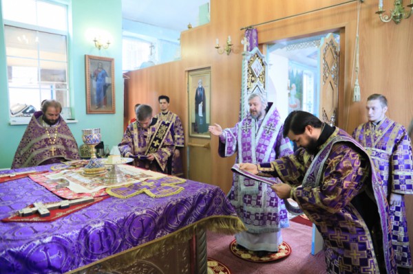 В день памяти Усекновения главы Пророка, Предтечи и Крестителя Господня Иоанна Преосвященнейший епископ Симон совершил Божественную литургию в храме Архистратига Михаила пос. Каменоломни
