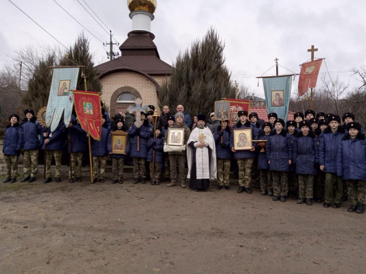 Воспитанники Шахтинского кадетского корпуса окунулись в крещенскую купель в ст.Бессергеневская