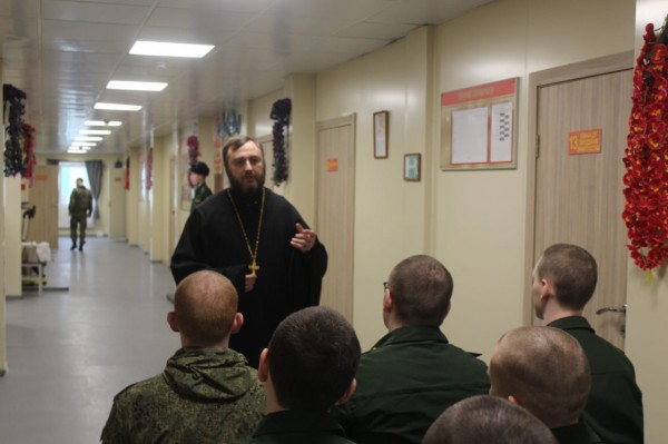 Иерей Сергий Липень поздравил военнослужащих с Новым годом и Рождеством Христовым