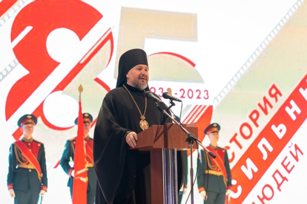 В торжествах по случаю 85-летия Октябрьского района принял участие епископ Шахтинский и Миллеровский Симон