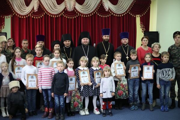 Праздничное мероприятие, посвященное Казанской иконе Божией Матери и Дню народного единства прошло в Покровском соборе г.Шахты