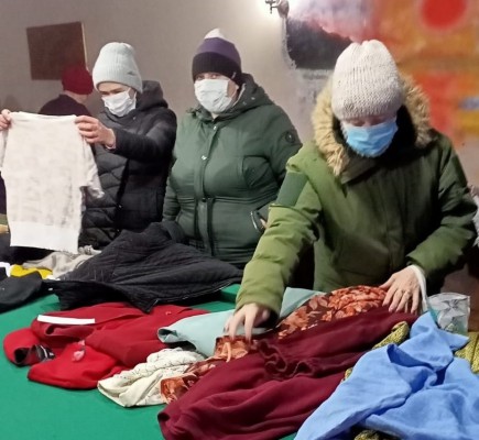 Временный пункт бесплатной раздачи вещей всем нуждающимся