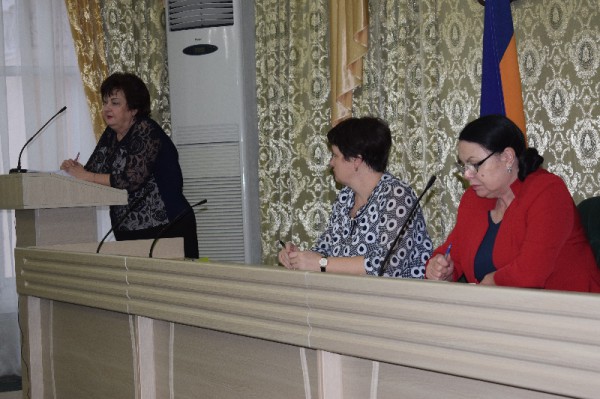 Благочинный приходов Нижнедонского округа принял участие в совместном заседании районной межведомственной комиссии по социально-демографическим вопросам