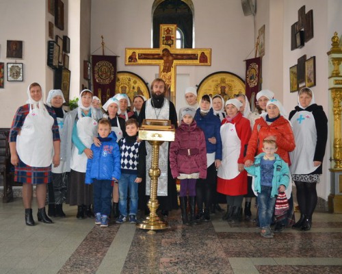 Сестры милосердия Марфо-Мариинского сестричества приняли участие в молебне перед иконой с мощами преподобноисповедника Сергия (Сребрянского)