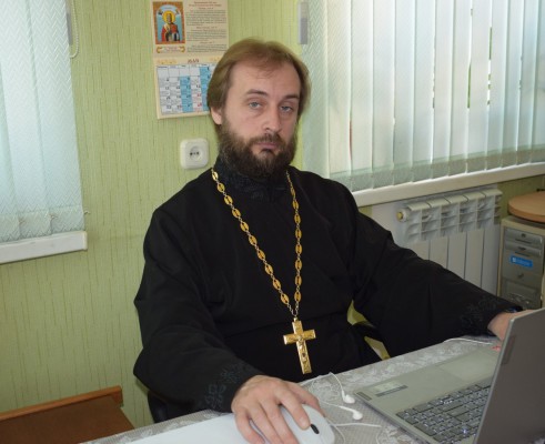 Благочинный приходов Нижнедонского округа протоиерей Сергий Яценко  принял участие в онлайн-заседании Архиерейского совета Донской митрополии