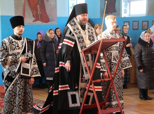 Архиерейское богослужение в храме Архангела Михаила п. Каменоломни