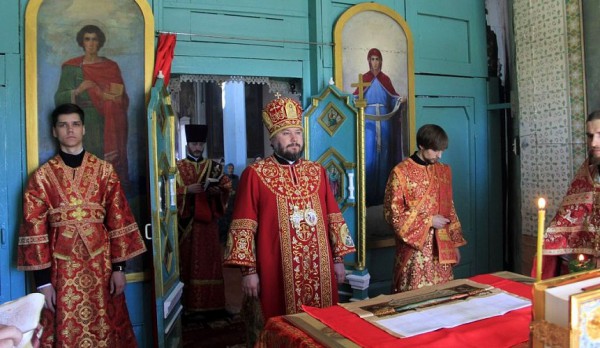Епископ Шахтинский и Миллеровский Симон возглавил Божественную литургию в храме великомученика Георгия Победоносца Киреевского епархиального подворья