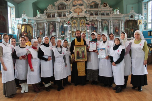 Новым сестрам Марфо-Мариинского Сестричества вручены удостоверения