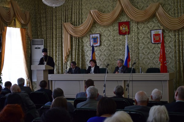 Благочинный приходов Нижнедонского округа принял участие в работе пленума Совета ветеранов войны и труда Октябрьского района