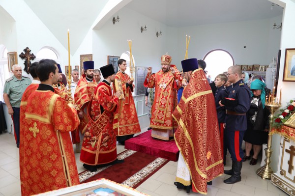 В день храмового праздника Преосвященнейший епископ Симон совершил Божественную литургию в храме святого великомученика Георгия Победоносца п. Новозарянский