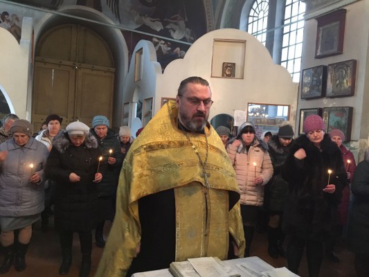 Во всех храмах Нижнедонского благочиния прошли панихиды в память об убиенных священнослужителях Иоанне Куликовском и Петре Жаханович