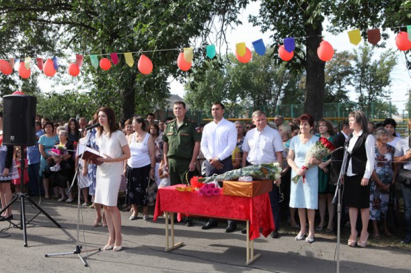 В школах Октябрьского района прошли торжественные линейки, посвященные Дню знаний