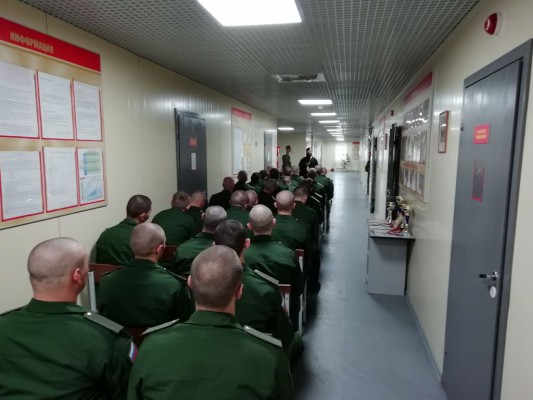 Теме «Семейные ценности» была посвящена беседа руководителя отдела по взаимодействию с Вооруженными Силами с военнослужащими