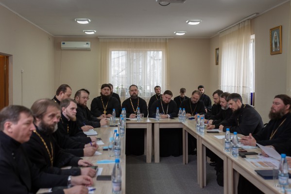 Благочинный приходов Нижнедонского округа принял участие в заседании Епархиального совета