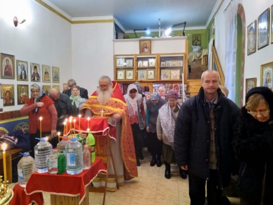 В храме мученицы Татианы при ДонГАУ Нижнедонского благочиния поселка Персиановский иеромонах Николай (Наметышев) совершил Божественную литургию в день памяти Мученицы Татианы и с нею в Риме пострадавших
