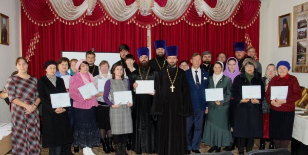 В Духовно-просветительском центре при Покровском кафедральном соборе г. Шахты состоялось торжественное вручение Свидетельств об аттестации воскресным школам епархии