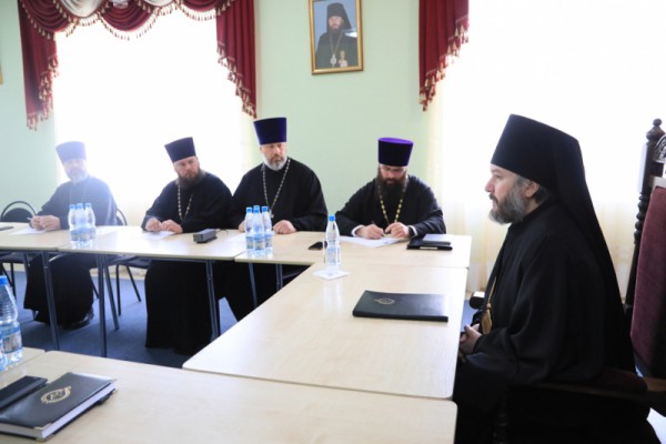 Епархиальный совет, посвященный вопросам предосторожности в связи с угрозой распространения коронавирусной инфекции, состоялся в Шахтинской епархии