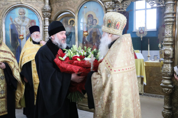 Преосвященнейший епископ Симон поздравил с 85-летием духовника Шахтинской епархии протоиерея Александра Минина