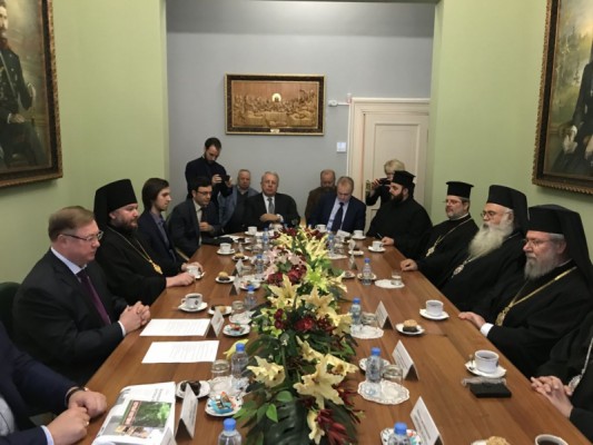 Епископ Симон, сопровождающий Блаженнейшего Архиепископа Новой Юстинианы и всего Кипра Хризостома II вместе с делегацией, принял участие во встрече с председателем Императорского Православного Палестинского Общества Сергеем Степашиным