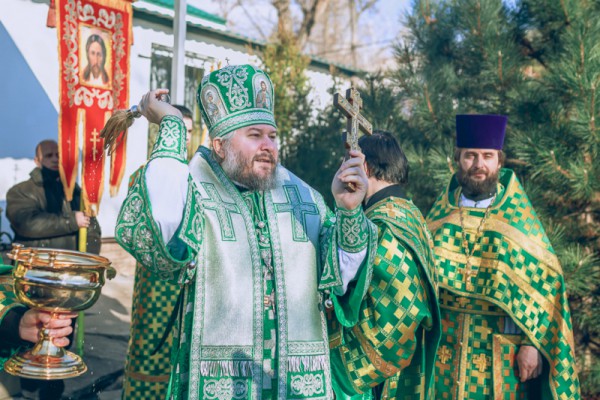 Праздничную Литургию по случаю престольного дня храма святой Ксении Петербургской г. Шахты возглавил Преосвященнейший Симон, епископ Шахтинский и Миллеровский