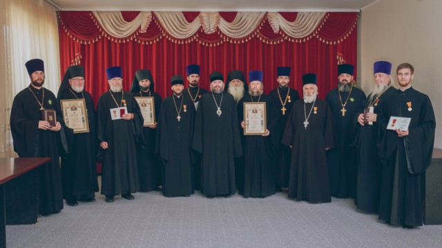 Епископ Шахтинский и Миллеровский Симон вручил Патриаршие награды духовенству Шахтинской епархии