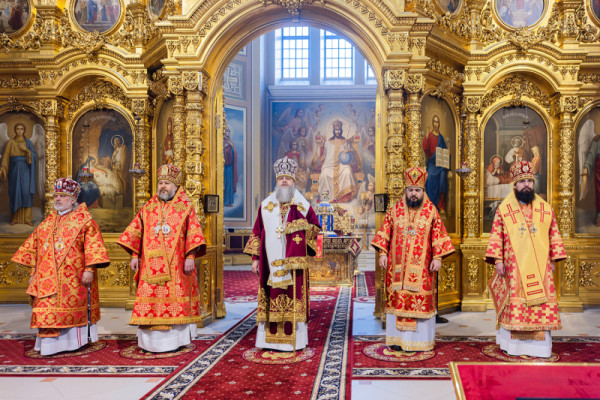 Преосвященнейший епископ Симон сослужил главе Донской митрополии в кафедральном соборе города Ростов-на-Дону