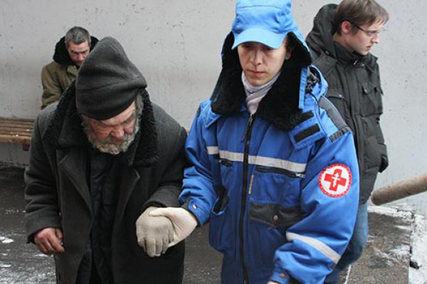 Церковный благотворительный фонд издал справочник служб, оказывающих помощь бездомным