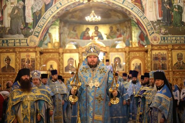 Праздник Казанской иконы Божией Матери торжественным соборным богослужением отметили в кафедральном соборе Шахтинской епархии