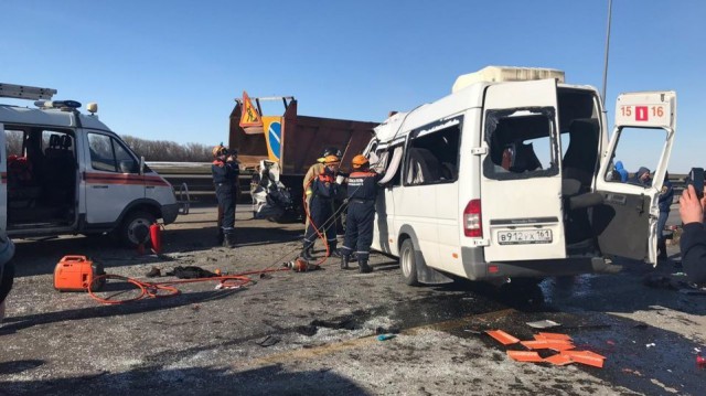 Миссия Церкви в режиме ЧС. На место ДТП и в больницы к пострадавшим поспешили священники Шахтинской епархии