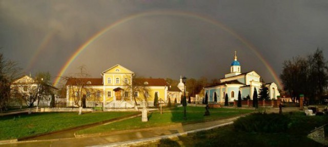 Появилась возможность установить православное мобильное приложение «Благословенная Оптина»